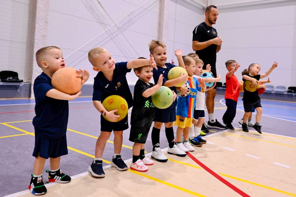 mlodzi-w-futbolu-wrsz7